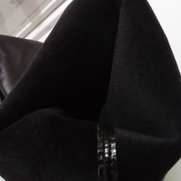 Thigh high black boots - Picture 9 of 10